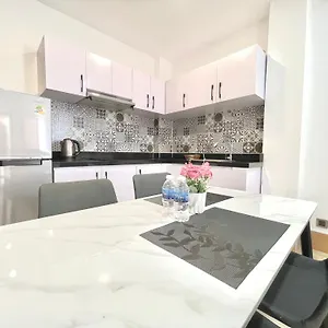 Sky - 50m To Museum And Riverside Bed & Breakfast 2*