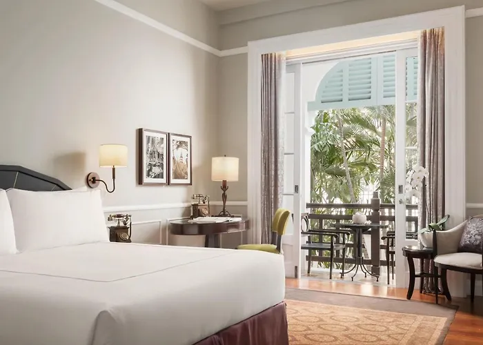 Colonial King Suite