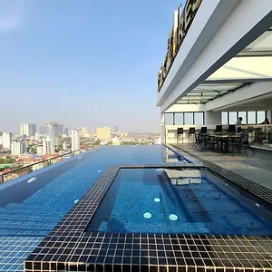 Modern With Rooftop Pool & Gym Apartment Phnom Penh