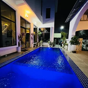 The Little Garden * Phnom Penh