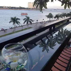 Hotel New Season Riverside