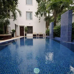 La Rose Boutique & 4*