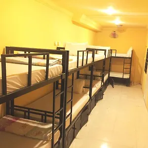 19 Happy House Backpacker