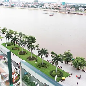 Paragon Hotel 3*